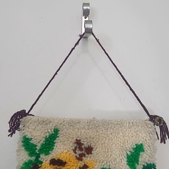 Giraffe Latch Hook Handmade in USA Vintage Brass hanger Yellow Brown Green EUC - Picture 5 of 7